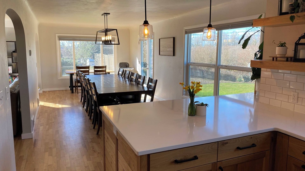 Springfield House | Peaceful 4 Bedroom, 2.5 Bath - Close to Campus + Autzen