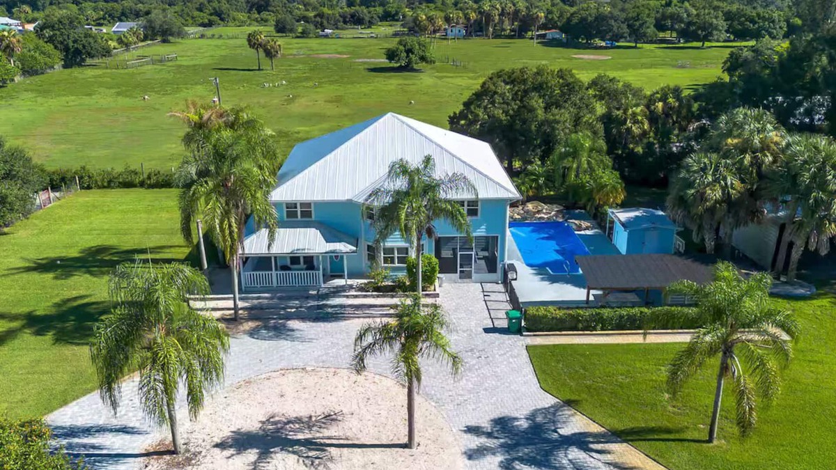 Okeechobee House | Peaceful 6BR Country Retreat-Bring Your Horses!