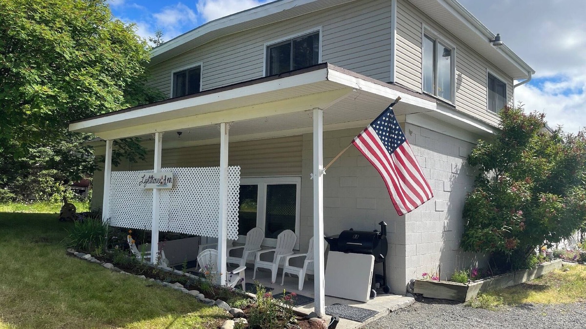 Kalifornsky Apartment | Peaceful Acres Roomy Triplex - Lighthouse Inn