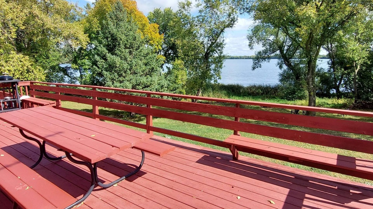 Dassel Cabin | Peaceful and comfortable lake cabin on Wolf lake