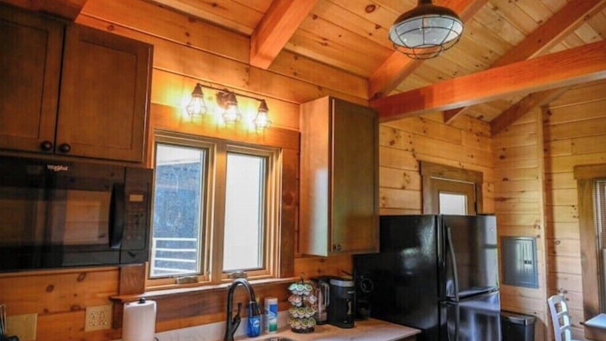 Pacific Cabin | Peaceful and cozy equestrian saturated retreat