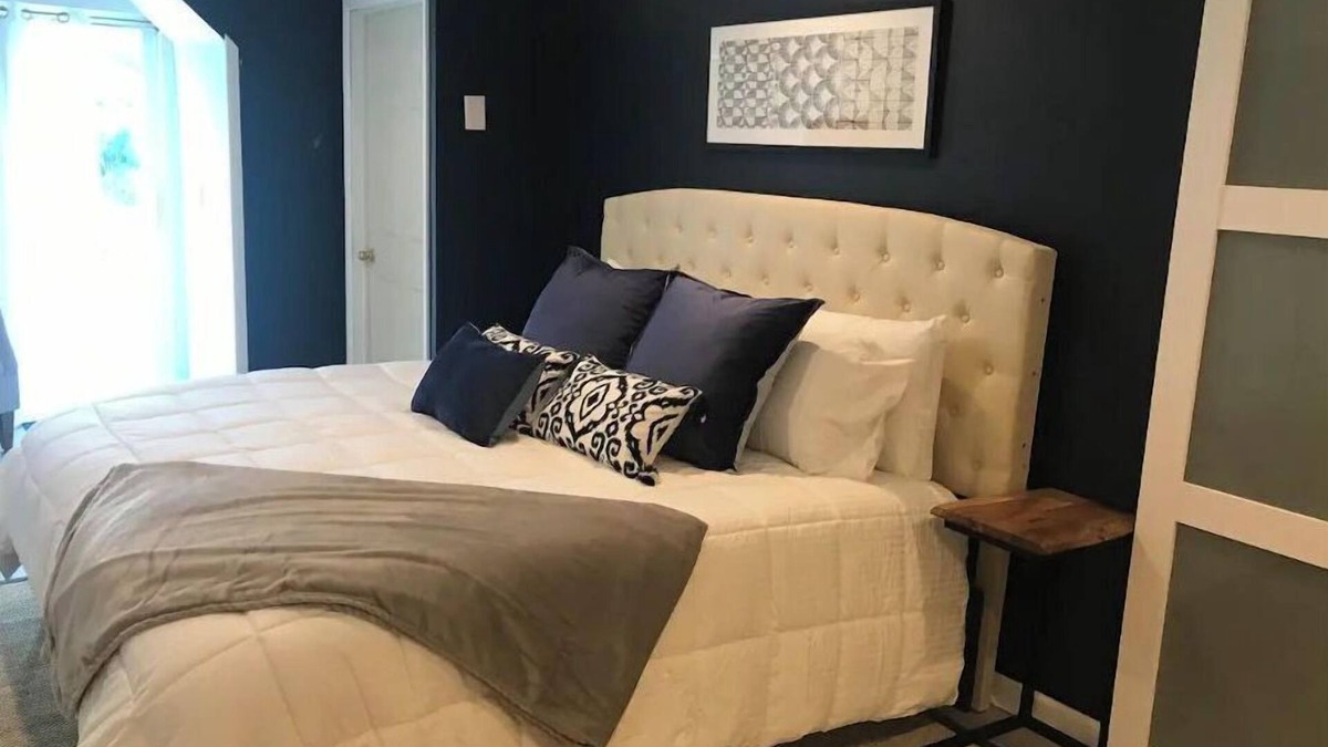 Hector House | Peaceful and private renovated barn right off the winery and brewery trail