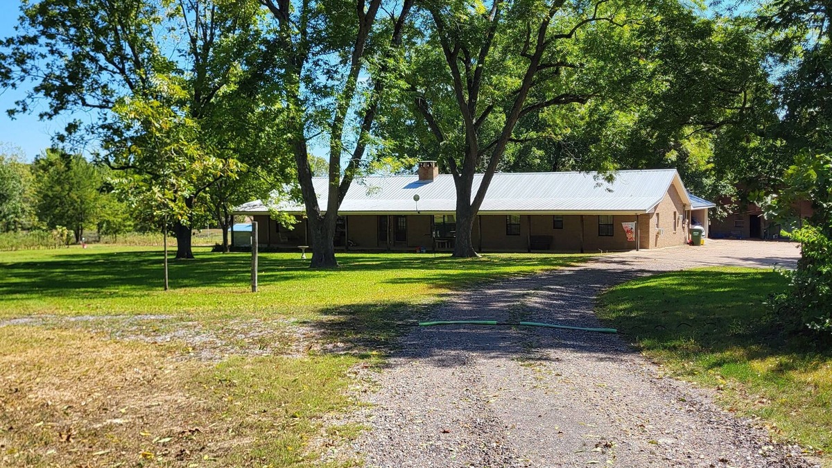 Macon Apartment | Peaceful and quiet 2-bedroom apartment with WiFi, AC in Macon.