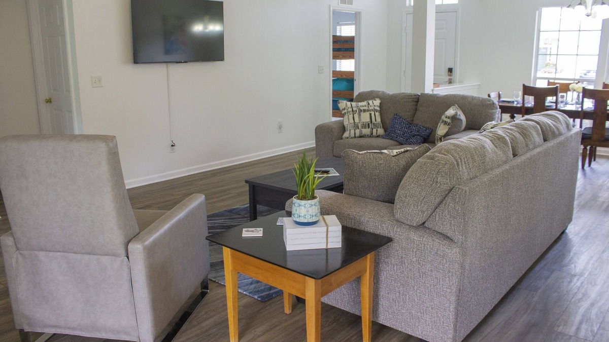 Northside House | Peaceful and Quiet Family Getaway near drive-on beach