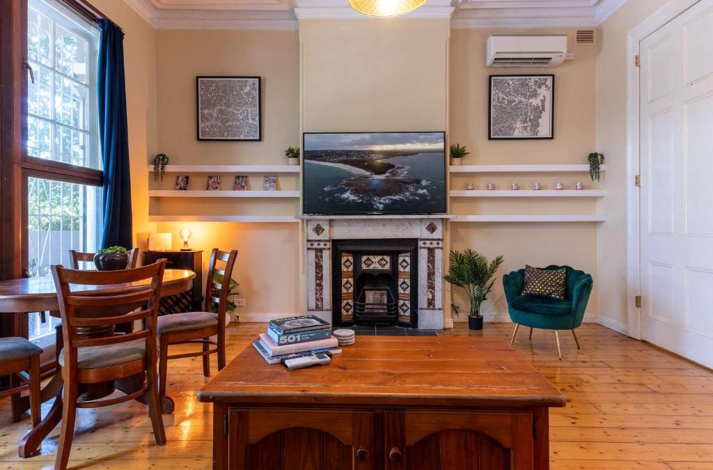 Petersham Apartment | Peaceful and Stylish Petersham Aparttment with Parking
