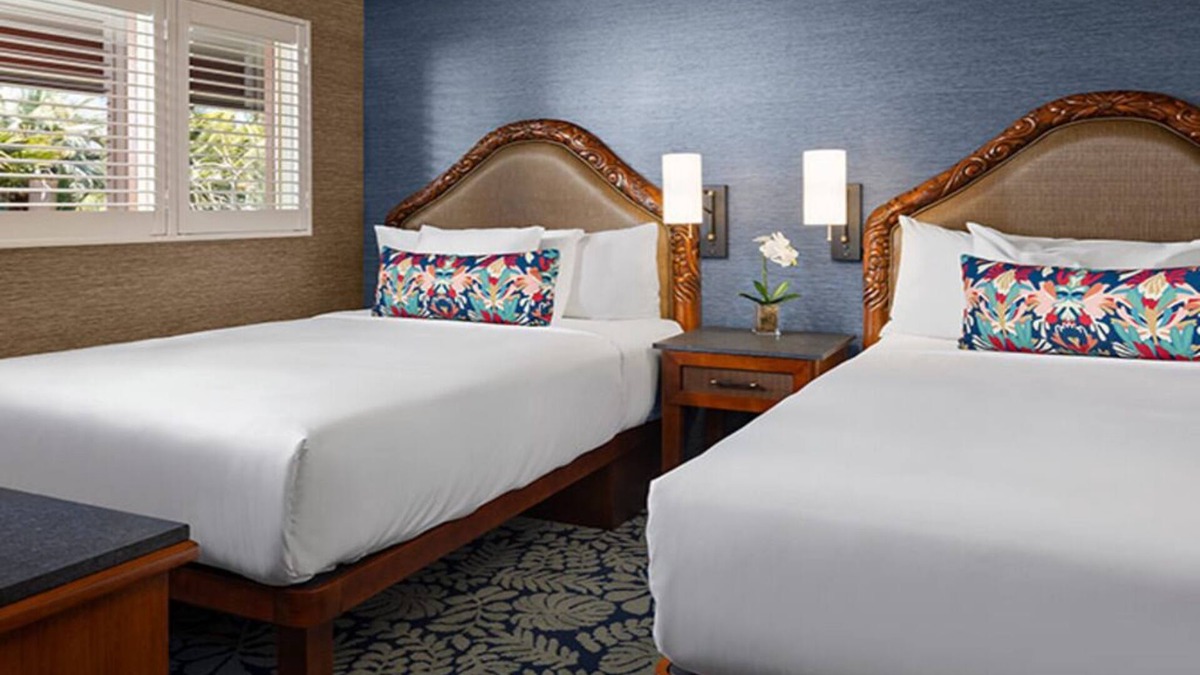 Crown Point Hotel | Peaceful Bayfront Queen Stay 2 units at Catamaran Resort & Spa