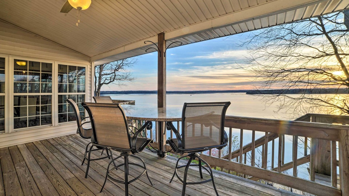 Big Sandy House | Peaceful Big Sandy Home w/Deck on Kentucky Lake!