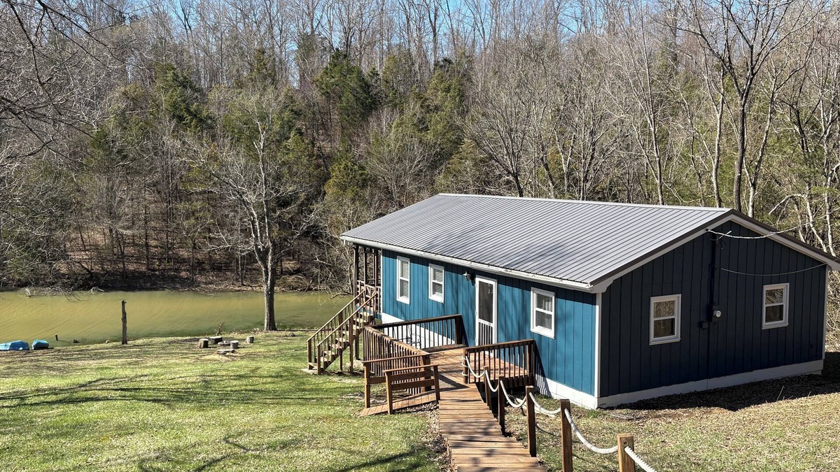Chaplin House | Peaceful Bourbon Trail Lake House Kayaks, Fire Pit, Keeneland, Fishing, Canoe