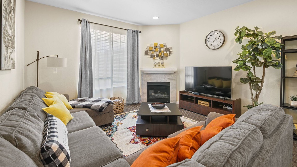 Cypress House | Peaceful bright 4BD 4BTH house close to Disneyland, beaches