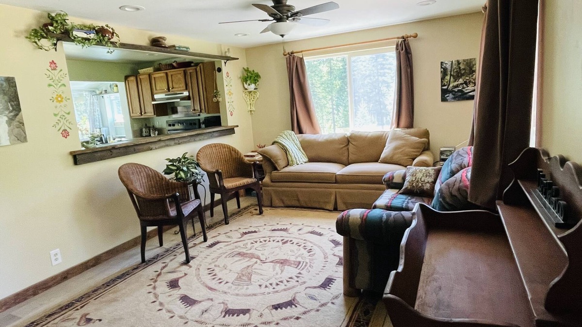 Boundary County Cabin | Peaceful Cabin Escape in Bonners Ferry