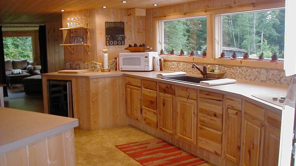 Seaside Cabin | Peaceful cabin, large deck, bonfire pit, pond, creek, dog friendly, cornhole.
