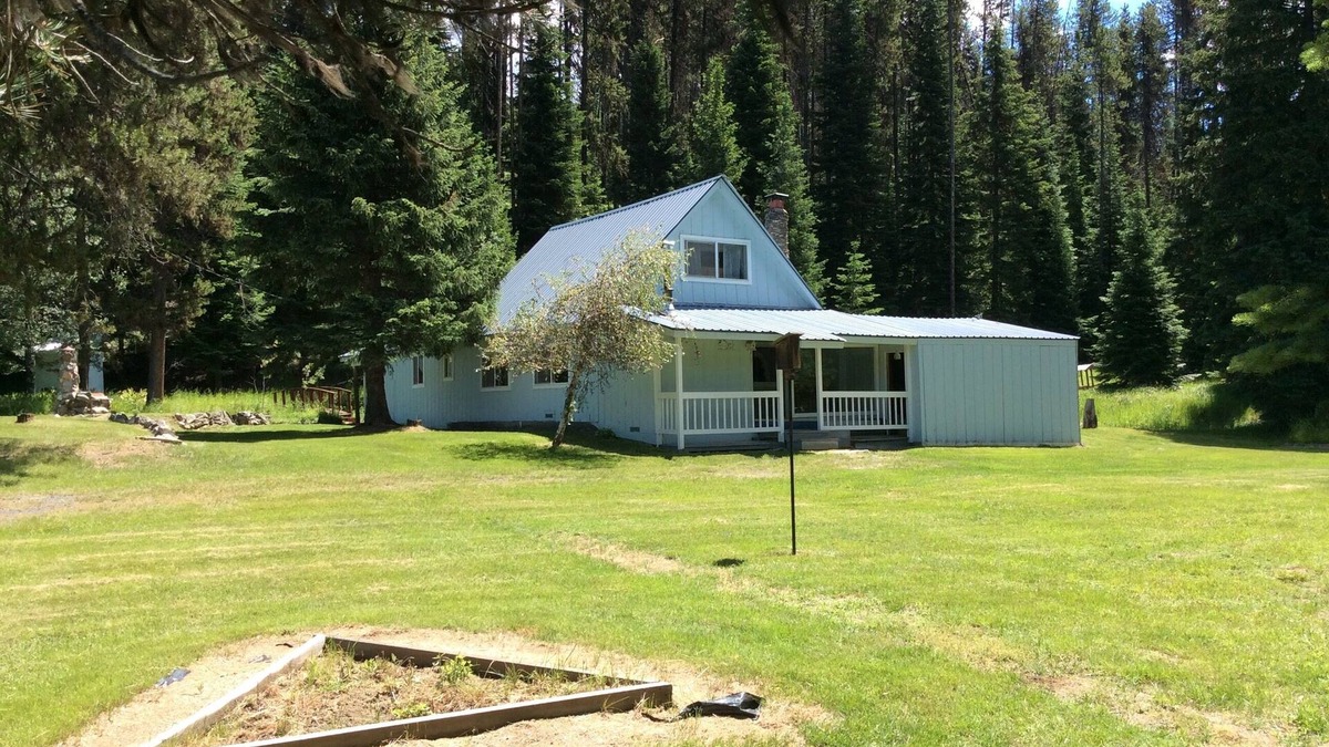 Elk City Cabin | Peaceful Cabin Rental in the wilderness of the Idaho Panhandle