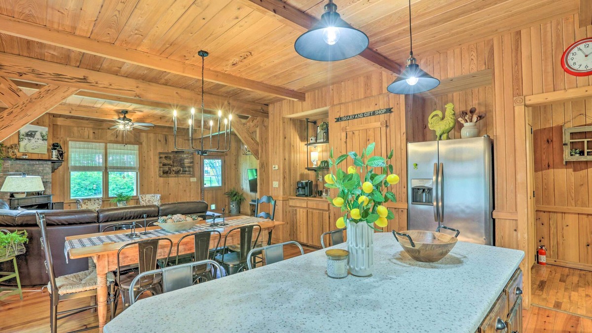 Cairo Cottage | Peaceful Cairo Farmhouse w/Barn & Fire Pit