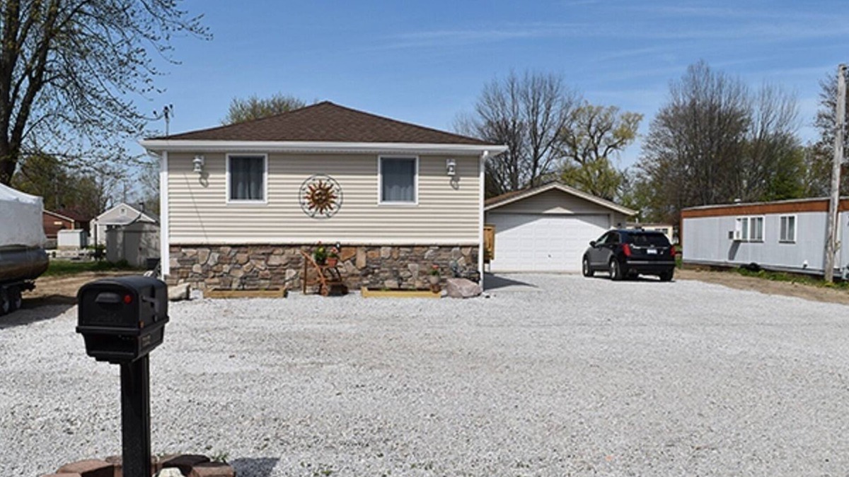 Anchorville House | Peaceful canal front off beautiful Lake St. Clair.