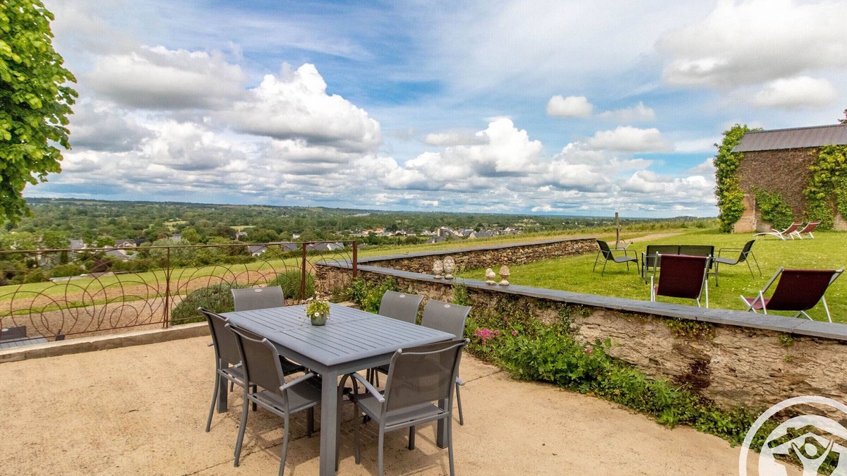 Rochefort-sur-Loire Cottage | Peaceful cottage in vineyards with garden and private parking