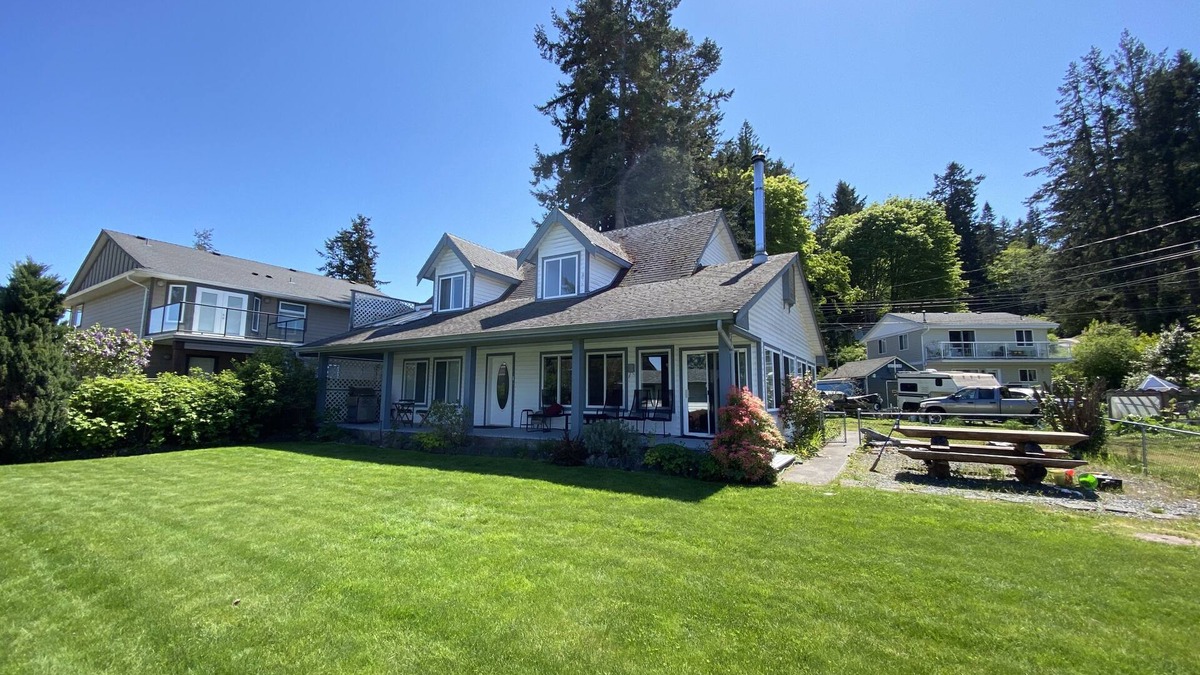 Regional District of Nanaimo House | Peaceful Coastal Retreat - Bowser Beach House