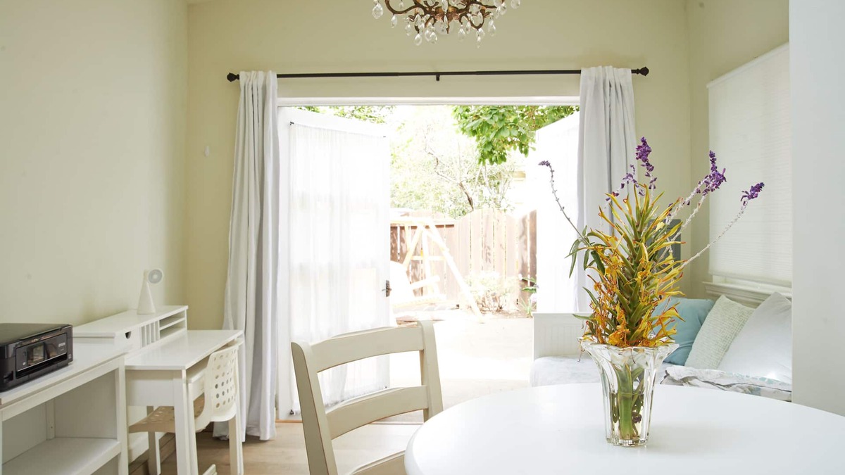 Berkeley Cottage | Peaceful Cottage Among Berkeley Mansions
