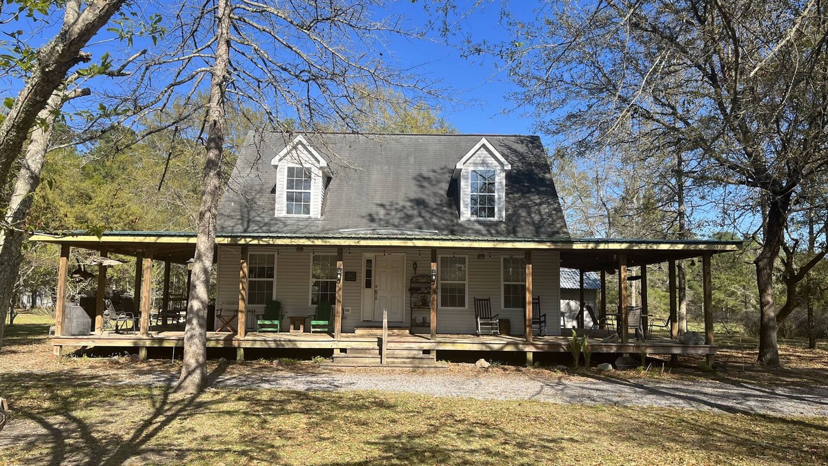 Bethera House | Peaceful cottage on 12 acre horse farm McClellanville