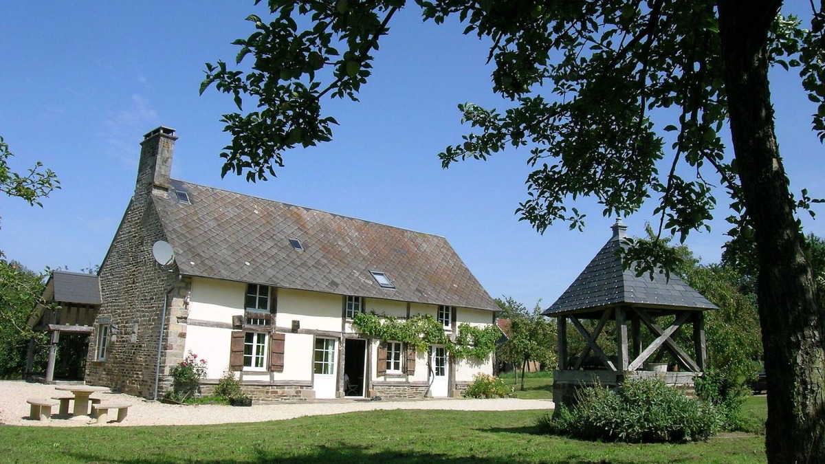 Isigny-le-Buat House | Peaceful Countryside Home