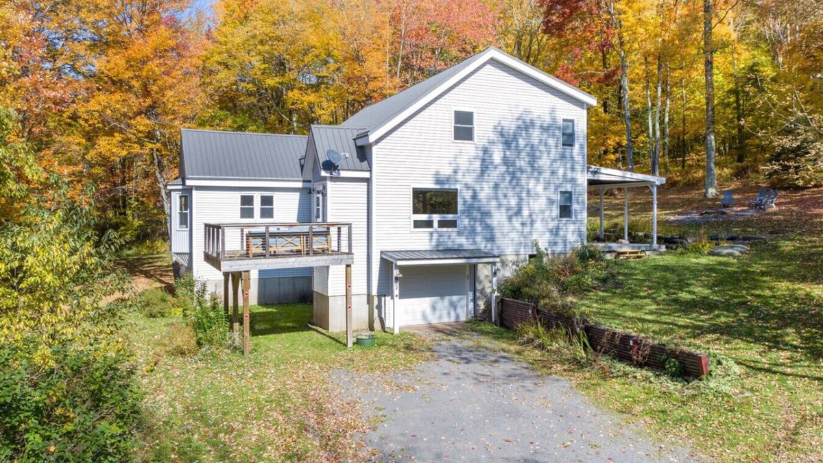 Bovina Center House | Peaceful Country Getaway | Spacious Home in a Prime Spot