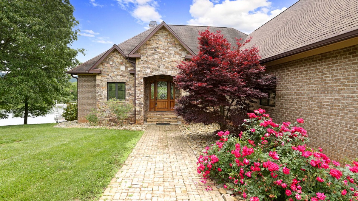 Hayesville House | Peaceful Cove on Lake Chatuge-Dock-Hot Tub-Sauna