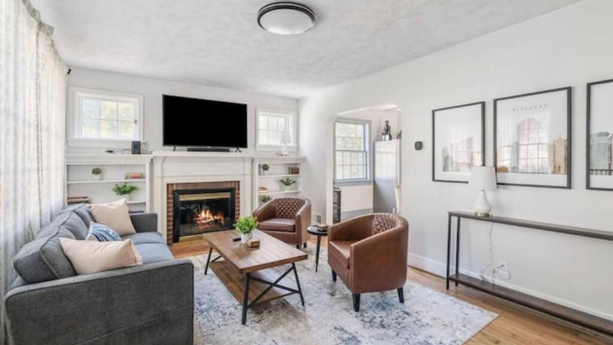 Glen Allen House | Peaceful & Cozy 2 BR Unit with Large Fenced Backyard-Family & Pet Friendly