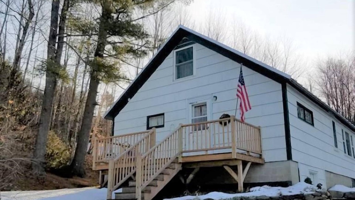 New Vineyard House | Peaceful, Cozy Getaway - Near Skiing, fishing, snowmobiling, ATV, UMF, FMH