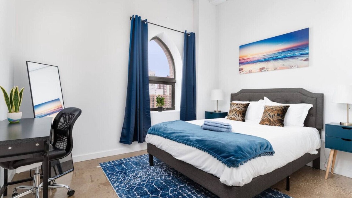 Uptown Apartment | Peaceful Cozy Loft | 13 mins DT | 4 mins Lake