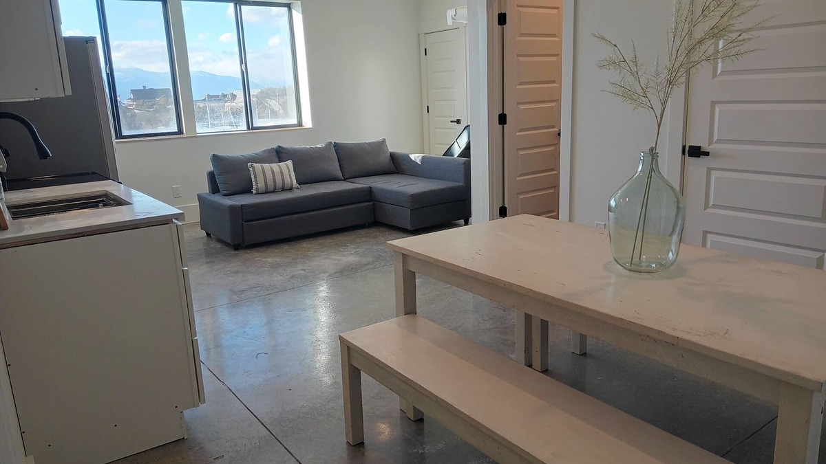Spring City Apartment | Peaceful, cozy, with a pool! - sleeps 10-13 with stunning mountain views
