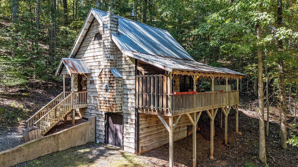 Dahlonega Cabin | Peaceful Creekside Cabin in Dahlonega, GA with Hot Tub