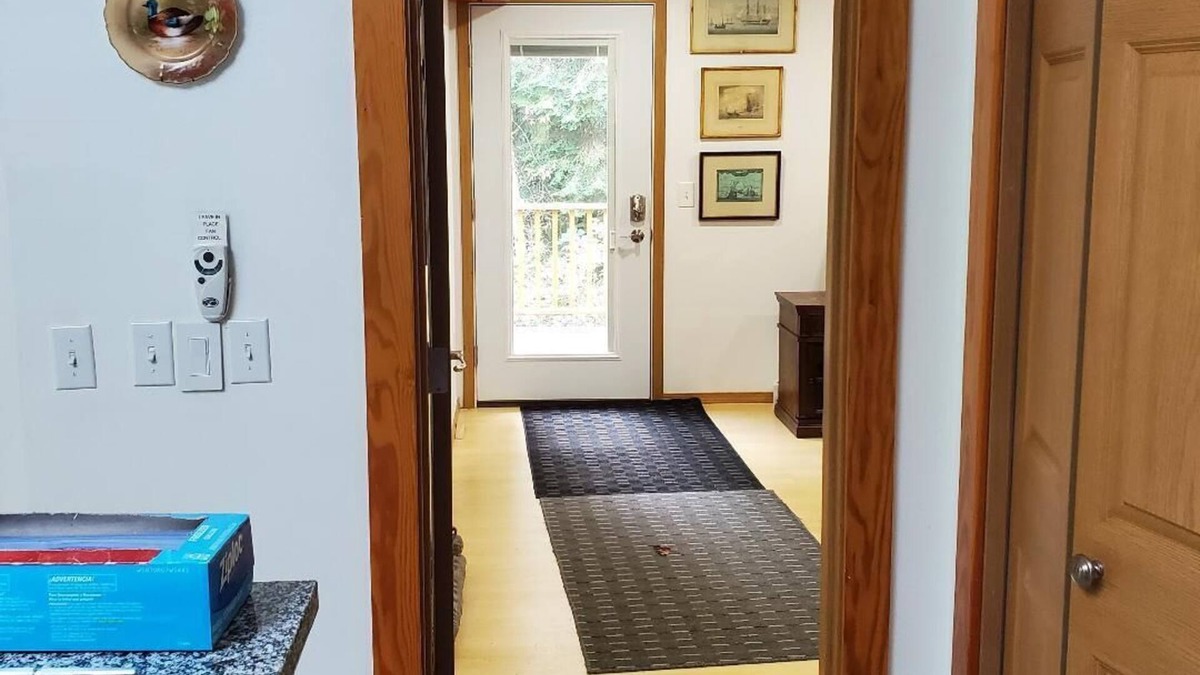 Duvall House | Peaceful Dog-Friendly Home on 10 Acres with Office, Porch & Laundry