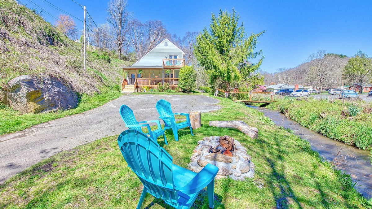 Sylva House | Peaceful downtown Sylva home, 3BR, porch, creek, Wifi