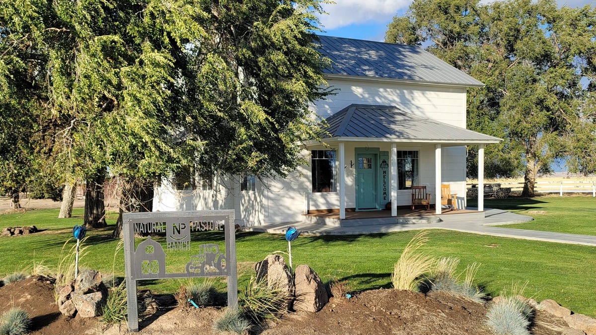Maupin House | Peaceful Elegance in the country near the Deschutes River