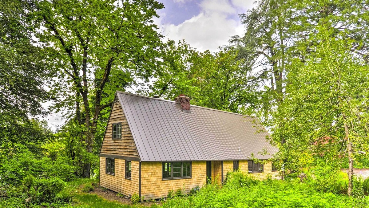 Carver Cottage | Peaceful + Elegant Cottage w/Riverside View
