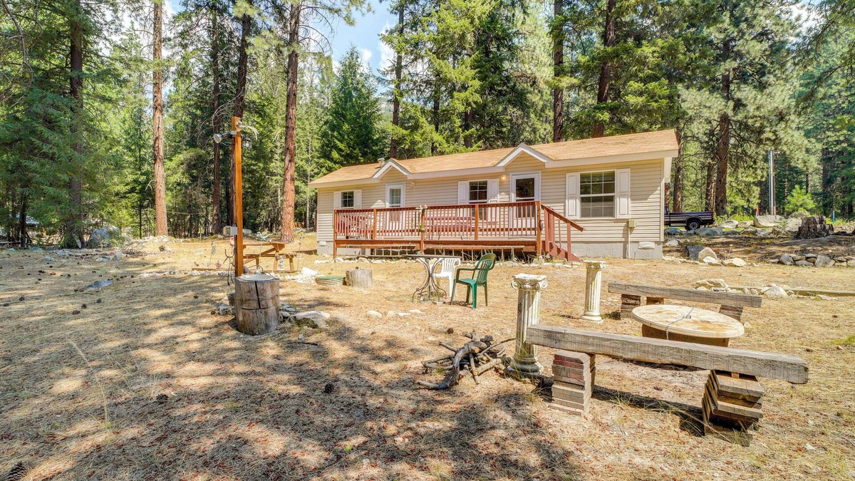Ardenvoir Cabin | Peaceful Entiat Home: Pets Welcome!