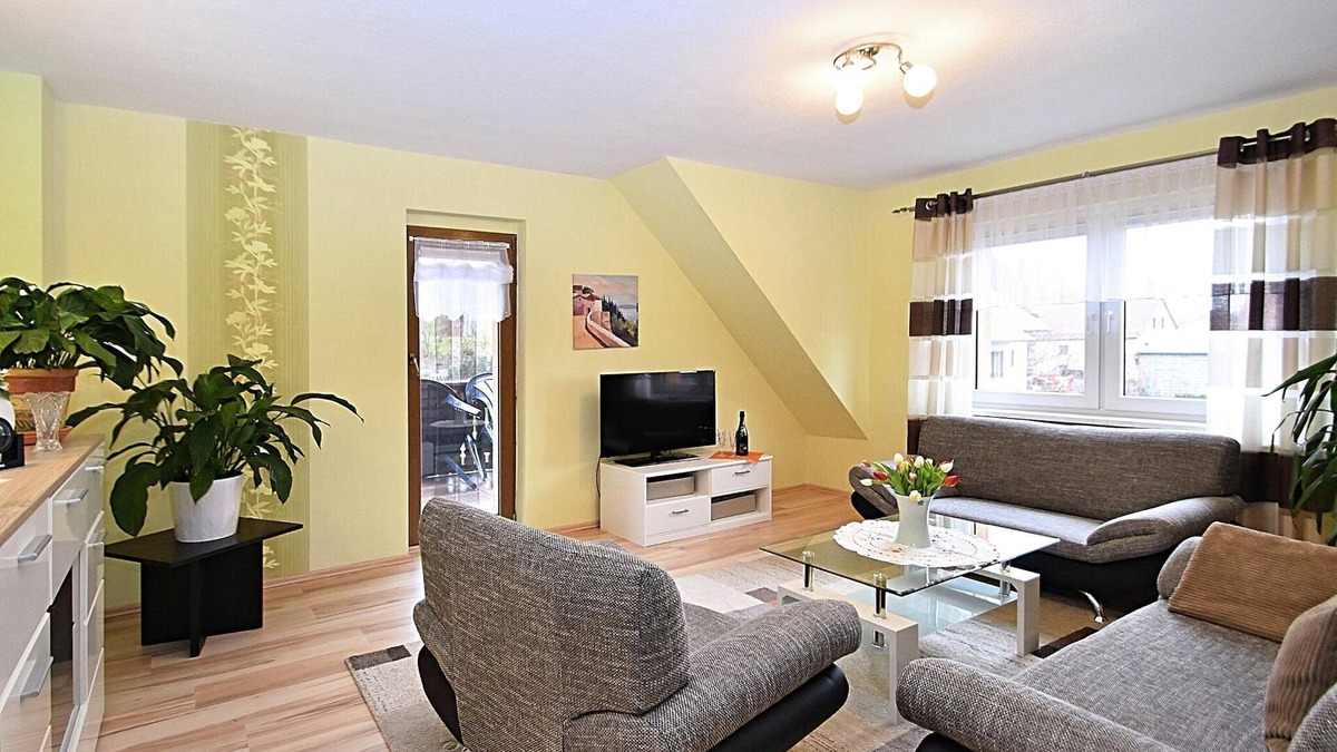 Seligenthal Apartment | Peaceful Family Base in Floh