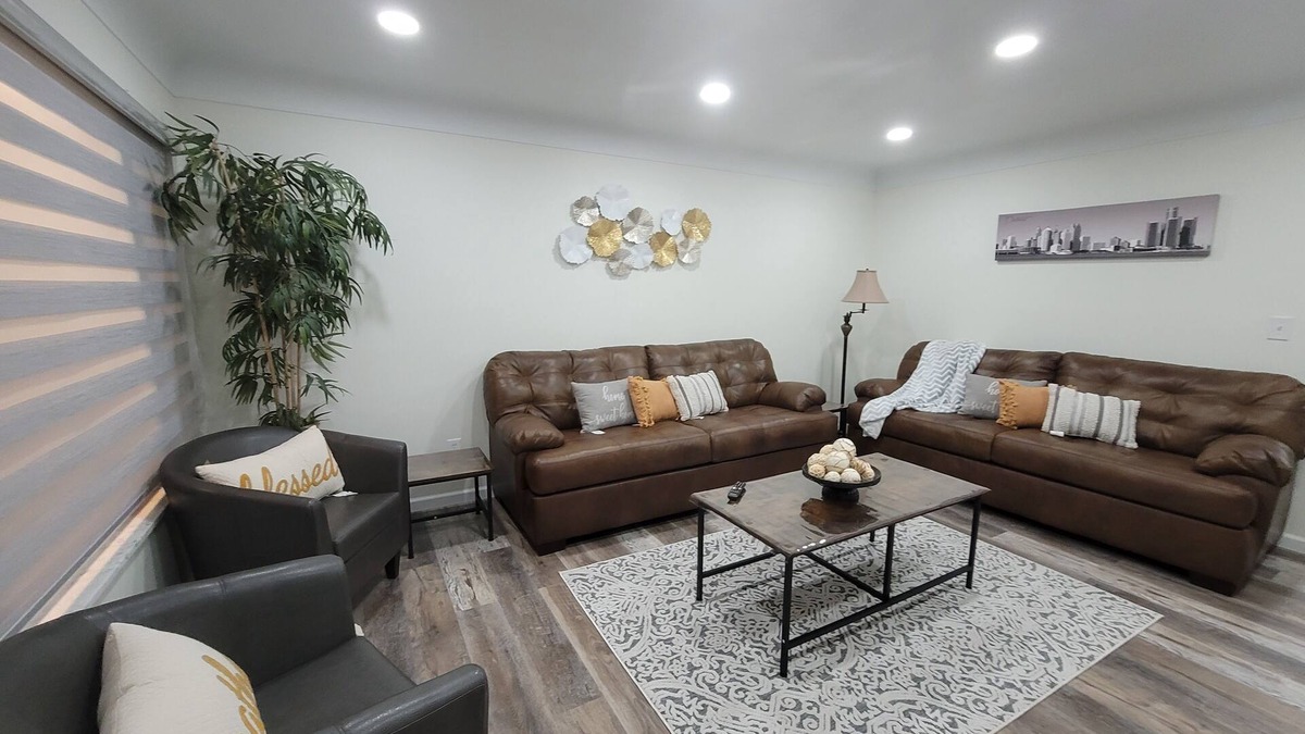 Dearborn Heights House | Peaceful Family-Friendly 3BR Home – Renovated, 20 Mins to Detroit – Monthly Only
