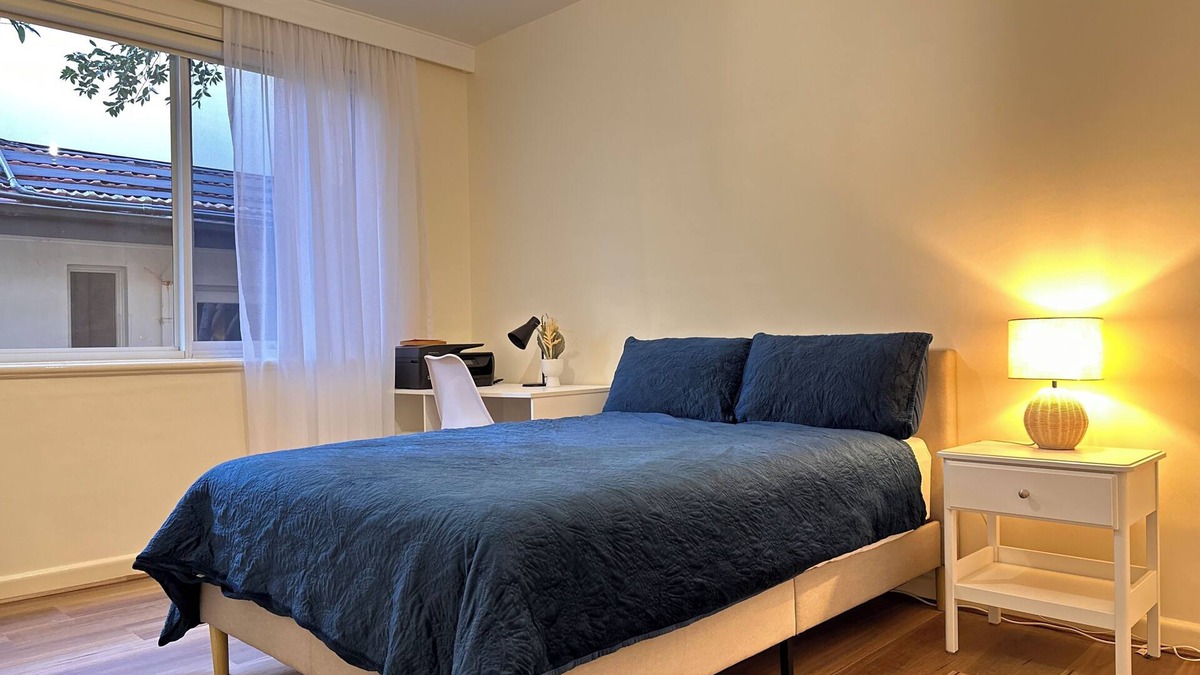 Camberwell Apartment | Peaceful family-friendly 2-bedroom apartment in Camberwell.