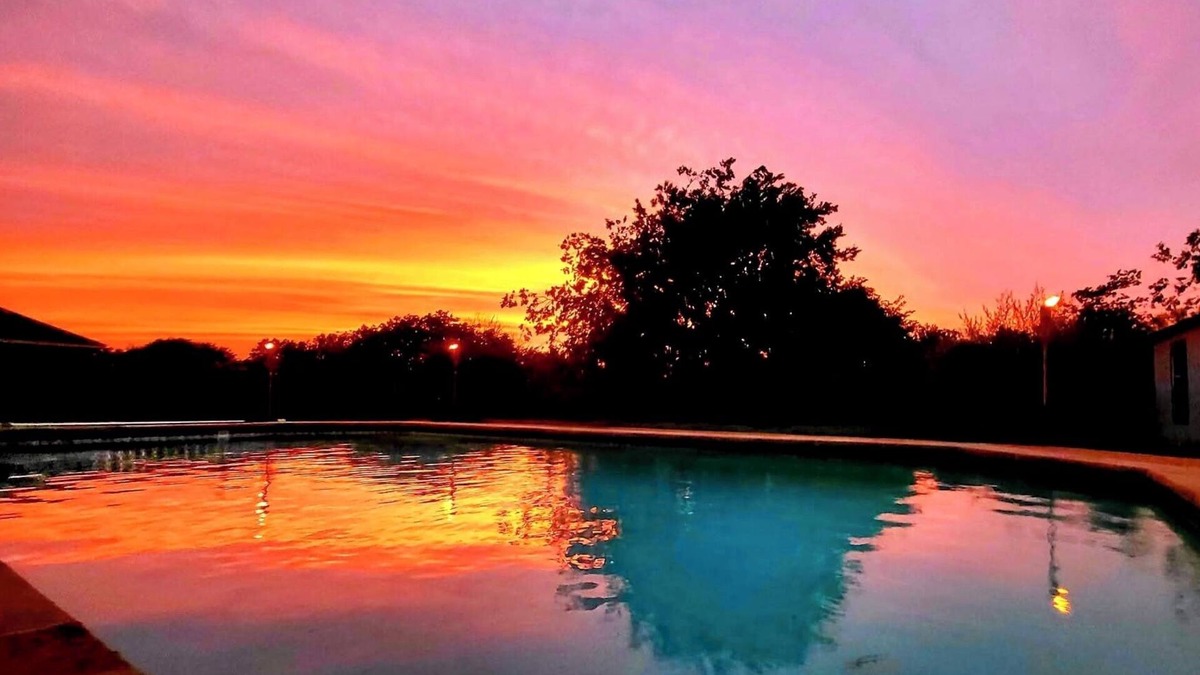 Southeast Arlington House | Peaceful Family Retreat – Minutes to AT&T & Rangers Stadiums, Six Flags & More!