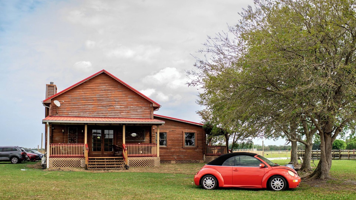 Okeechobee Cabin | Peaceful Farm Cabin Getaway, 2BR w/WiFi, AC & Sunrise Views