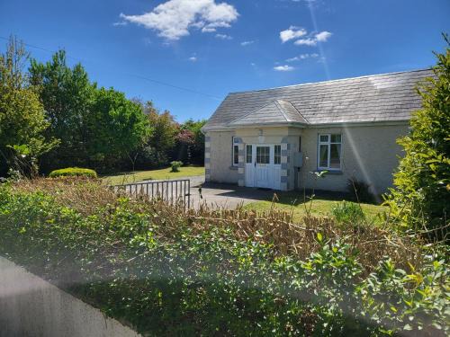 Castleblakeney House | Peaceful Farm Cottage in Menlough near Mountbellew, Ballinasloe, Athlone & Galway