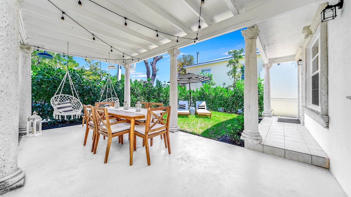 Southwest House | Peaceful Four-Bedroom - Palm Wave Stays