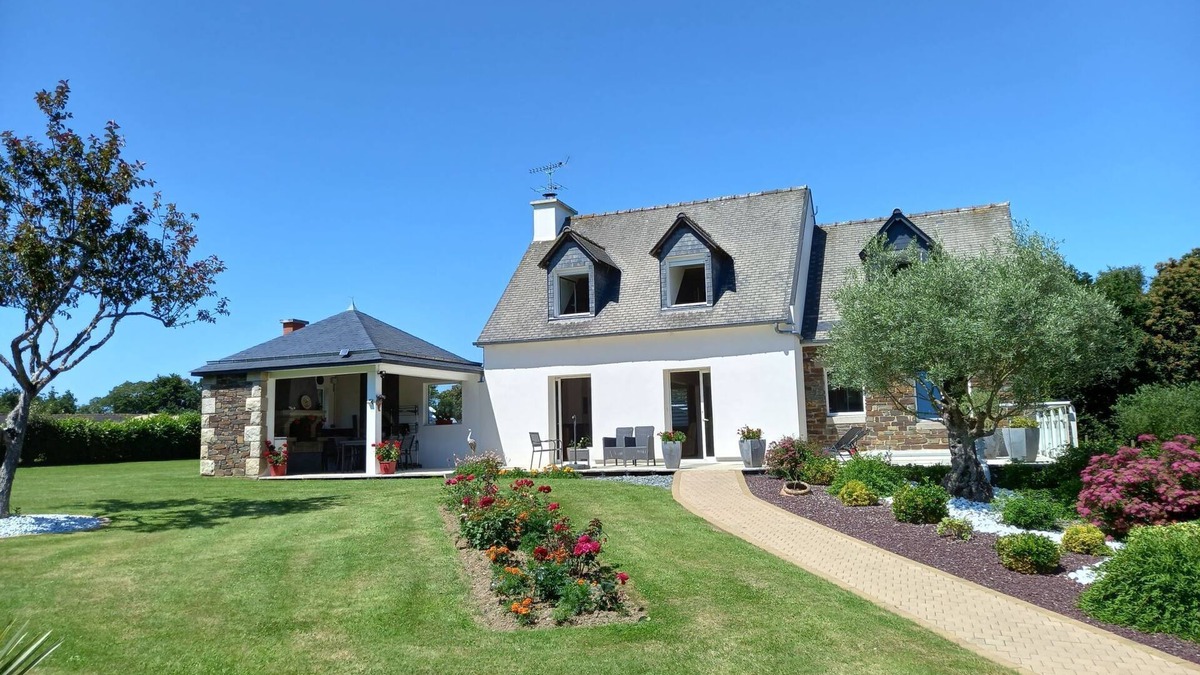 Epiniac House | Peaceful Garden Retreat, Epiniac