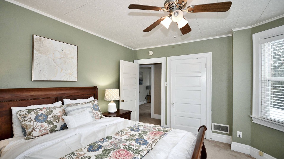Bellevue Apartment | Peaceful Getaway in a Quiet Walking Neighborhood