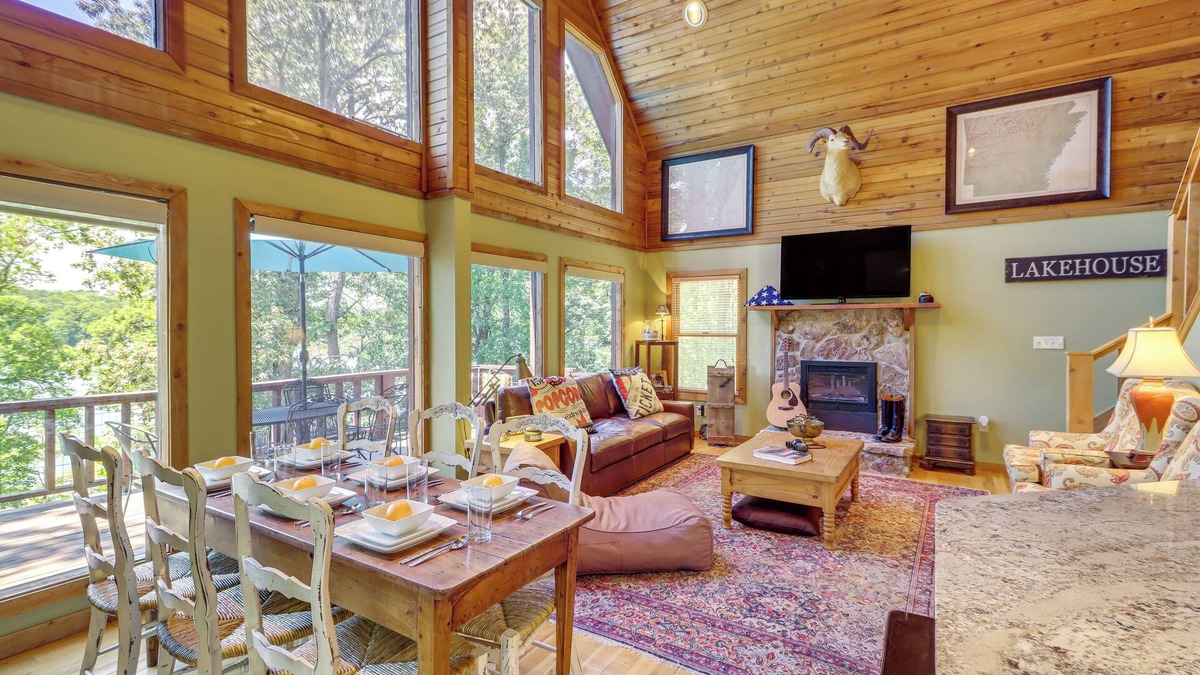 Greers Ferry Cabin | Peaceful Greers Ferry Cabin w/Deck & Lake View!