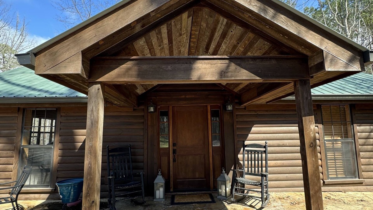 Oxford Cabin | Peaceful guest house just 10 miles from the charming Oxford Square.