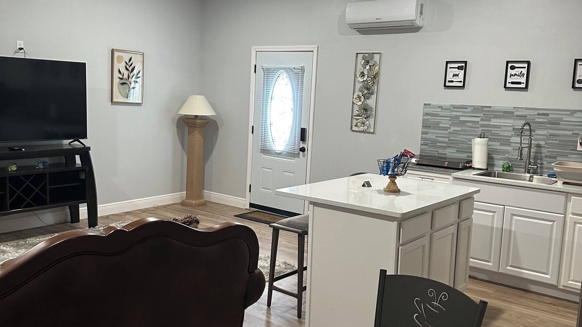 Orlando Apartment | Peaceful Haven Orlando - Spacious 1 bedroom apt with private entrance near UCF