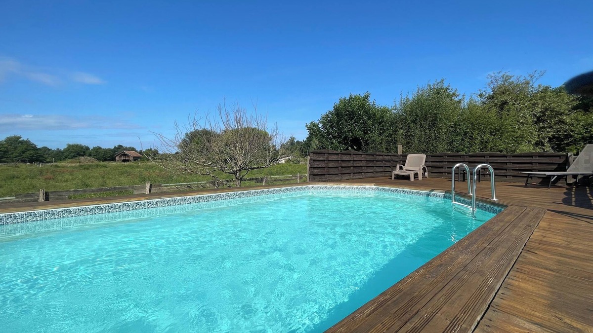 Audenge House | Peaceful haven with swimming pool near the port and beach