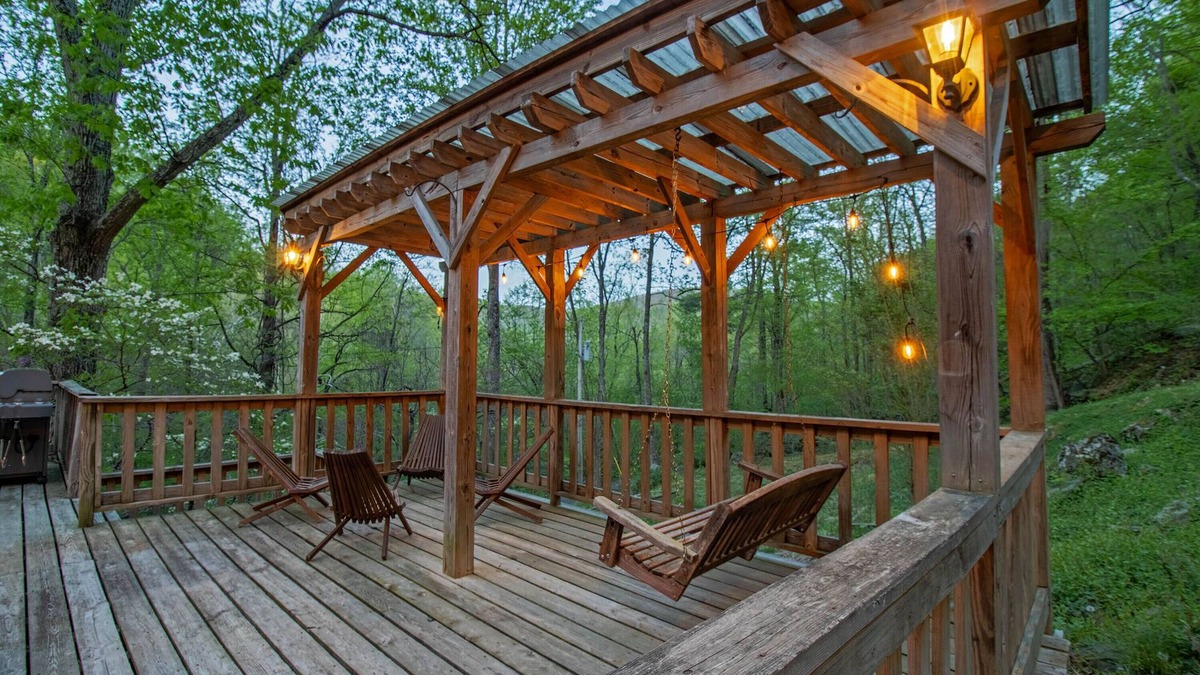 Hood House | Peaceful Hideaway Near Shenandoah Pet Friendly