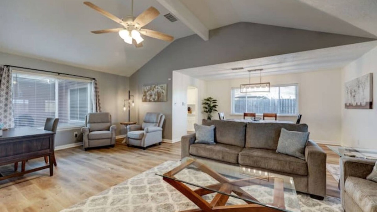 Heritage Park House | Peaceful Hideaway with 3 queens
